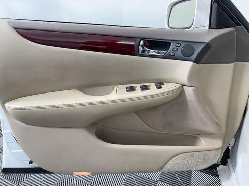 Used 2004 Lexus ES 330 image 10