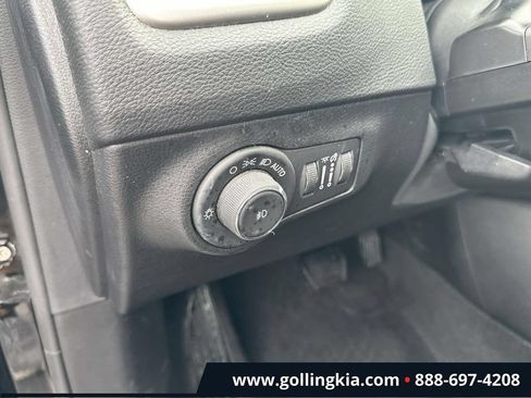 Used 2019 Jeep Compass Latitude w/ Cold Weather Group AWD/4WD image 19