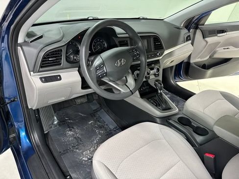 Used 2019 Hyundai Elantra SE FWD image 10