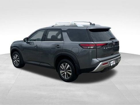 Used 2025 Nissan Pathfinder SL AWD/4WD image 7