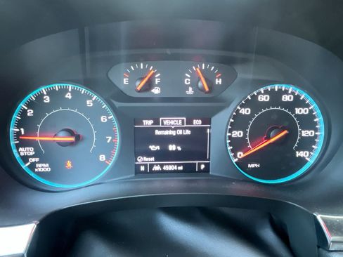 Used 2023 Chevrolet Traverse LT FWD image 19