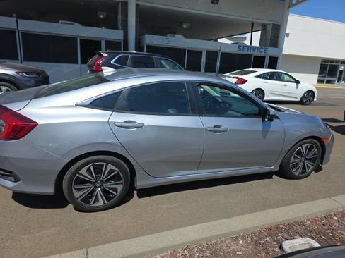 Used 2017 Honda Civic EX-L image 6