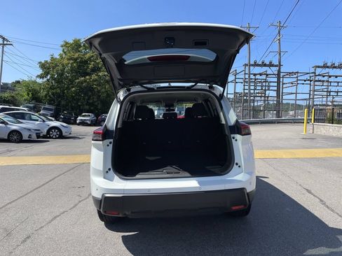 Used 2024 Nissan Rogue S FWD image 13