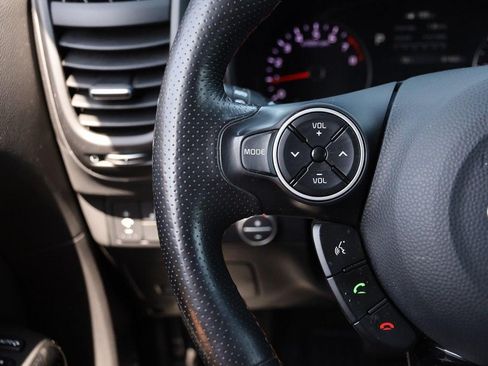 Used 2018 Kia Soul ! w/ Tech Package FWD image 11