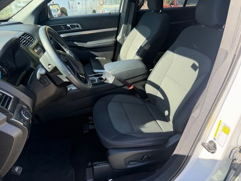 Used 2019 Ford Explorer XLT w/ Equipment Group 201A image 10