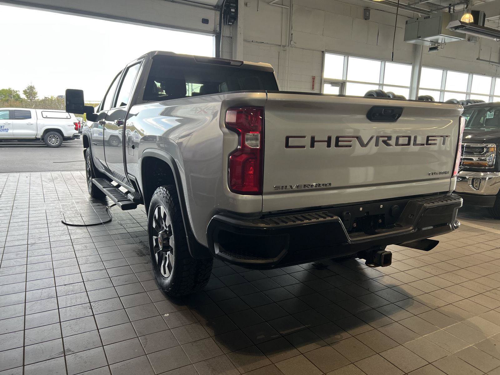 Used 2021 Chevrolet Silverado 2500 Custom w/ Custom Value Package AWD/4WD image 6