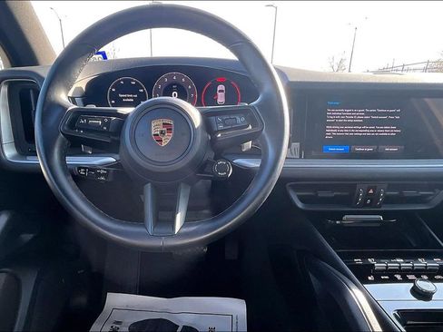 Used 2024 Porsche Cayenne image 7