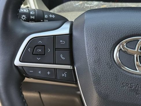 Used 2024 Toyota Highlander Limited FWD image 13
