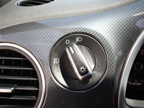 Used 2014 Volkswagen Beetle R-Line image 31