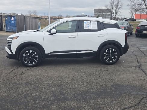 Used 2025 Nissan Kicks SV image 4