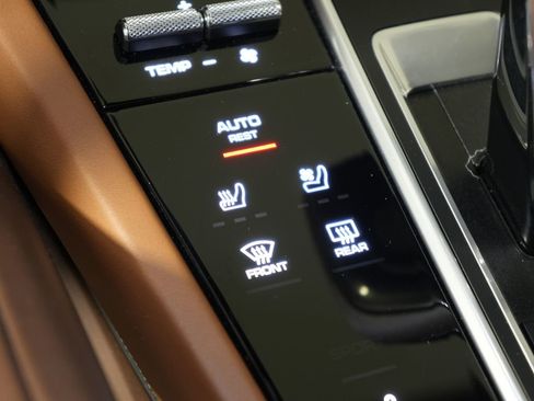 Certified 2023 Porsche Cayenne Turbo AWD/4WD image 34