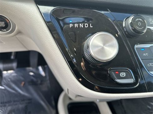 Used 2022 Chrysler Voyager LX image 23