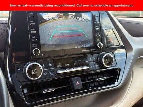 Used 2021 Toyota Highlander XLE image 10