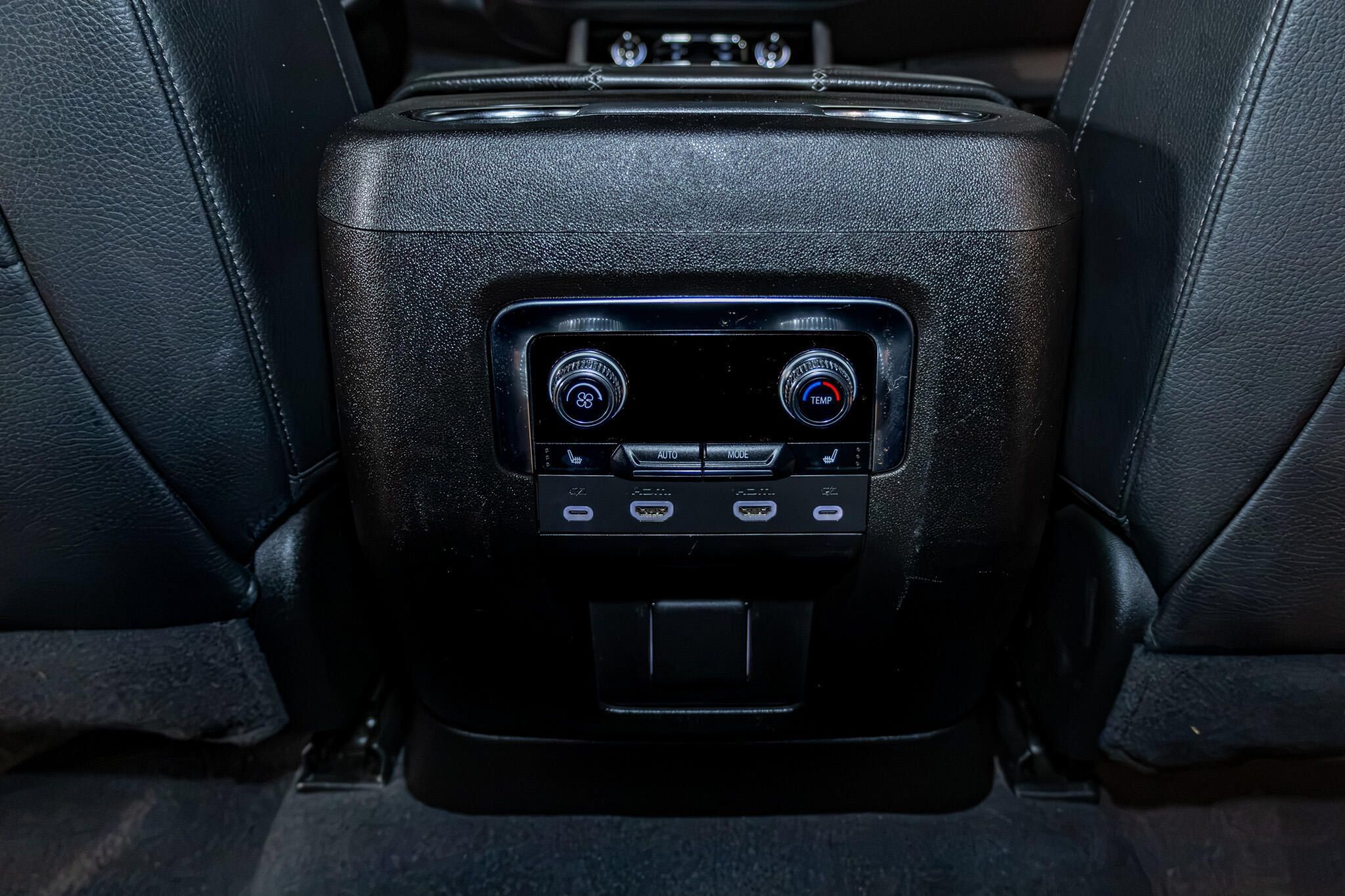 Used 2024 GMC Yukon XL Denali AWD/4WD image 26