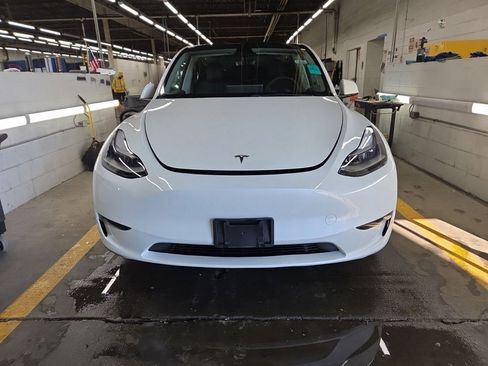 Used 2023 Tesla Model Y Long Range image 3