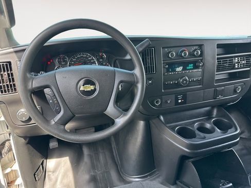 Used 2018 Chevrolet Express 2500 w/ Driver Convenience Package RWD image 19