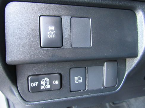 Used 2020 Toyota Tacoma SR image 11