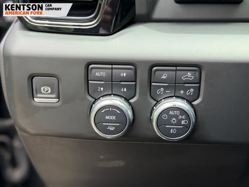 Used 2024 GMC Sierra 1500 AT4 w/ Technology Package AWD/4WD image 17