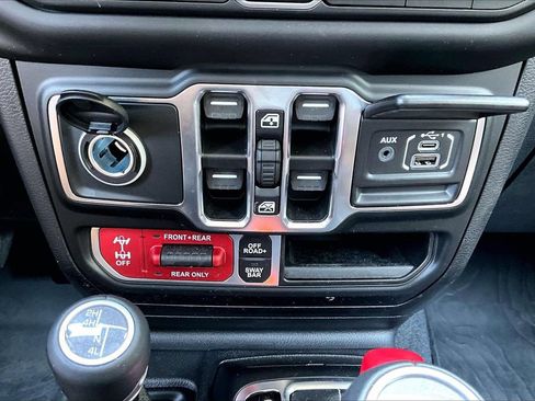 Used 2021 Jeep Wrangler Unlimited Rubicon AWD/4WD image 17