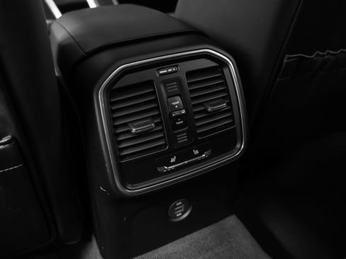 Certified 2017 Porsche Macan AWD/4WD image 38
