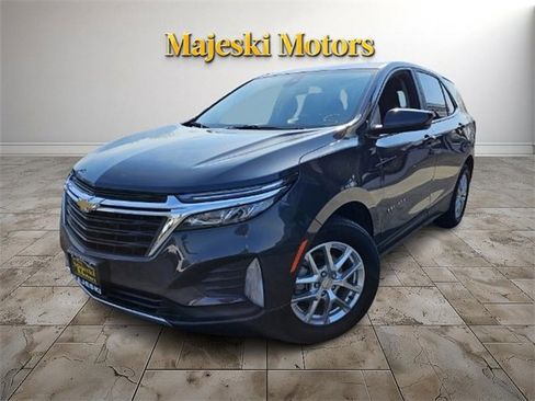 Used 2022 Chevrolet Equinox LT image 2