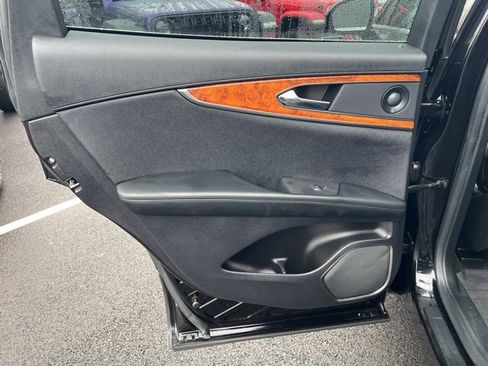 Used 2020 Lincoln Nautilus Reserve image 21