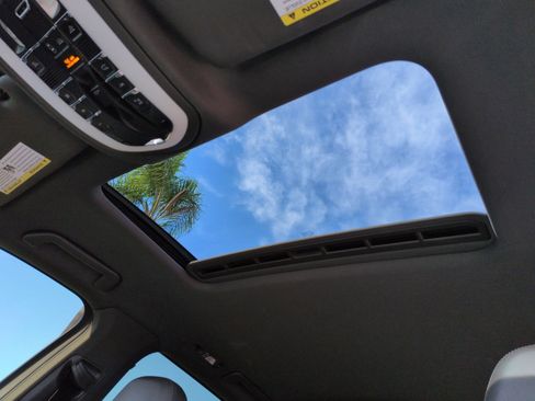 Used 2017 Porsche Cayenne Platinum Edition image 27