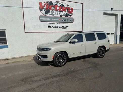 Used 2022 Jeep Grand Wagoneer Series III AWD/4WD image 1