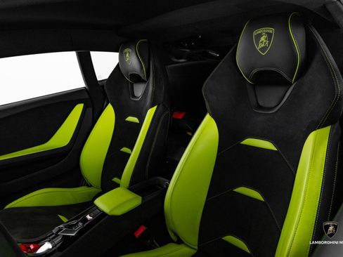 Used 2024 Lamborghini Huracan Sterrato image 32