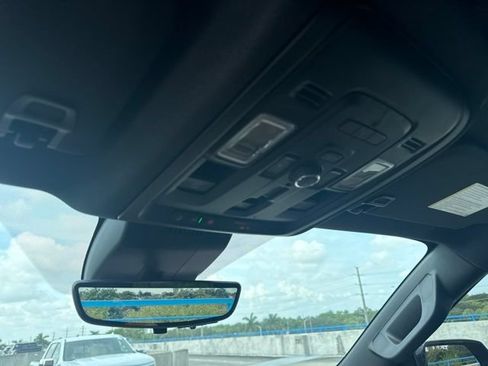 Used 2024 Chevrolet Suburban High Country AWD/4WD image 11