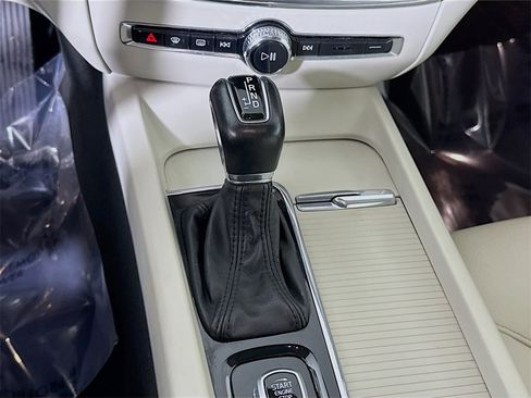 Used 2020 Volvo S60 T6 Momentum image 10