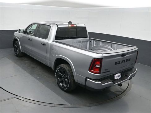 New 2026 RAM 1500 4x4 Crew Cab image 32