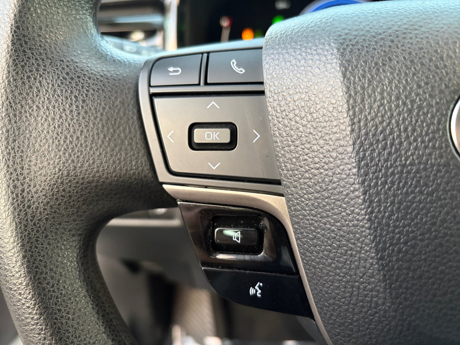 Used 2025 Toyota Camry LE FWD image 14