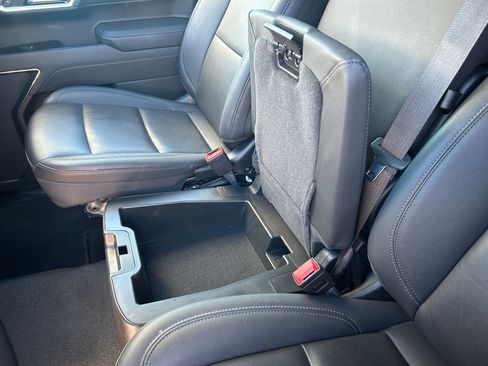 Used 2025 GMC Sierra 1500 SLT image 26