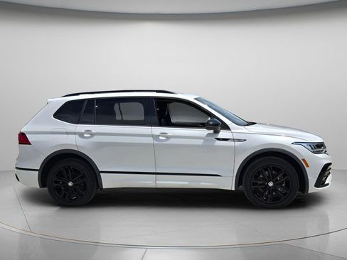 Used 2022 Volkswagen Tiguan SE R-Line FWD image 5