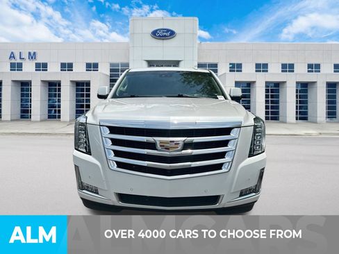 Used 2020 Cadillac Escalade ESV Luxury RWD image 2