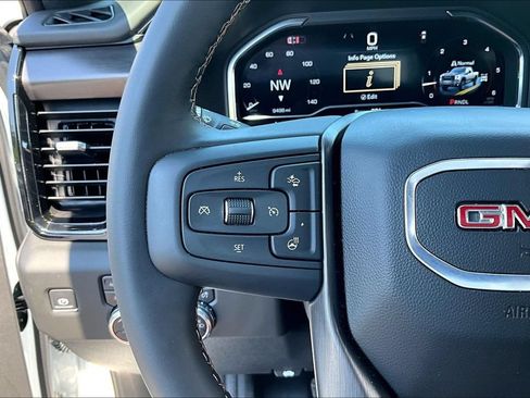 Used 2025 GMC Sierra 2500 AT4 w/ AT4 Premium Plus Package AWD/4WD image 12