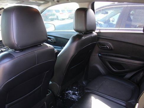 Used 2022 Chevrolet Trax LT w/ LT Convenience Package FWD image 16