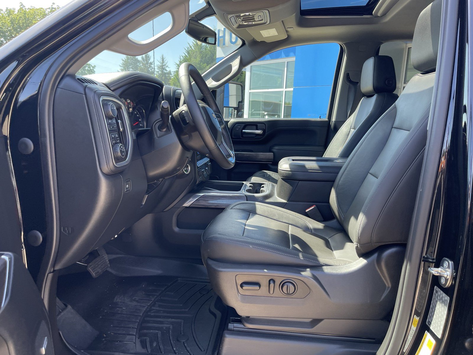 Used 2020 Chevrolet Silverado 2500 LTZ w/ LTZ Plus Package AWD/4WD image 12