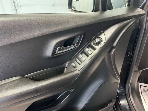 Used 2016 Chevrolet Trax LT w/ LT Convenience Package image 6