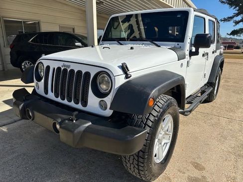 Used 2016 Jeep Wrangler Unlimited Rubicon w/ Connectivity Group image 11