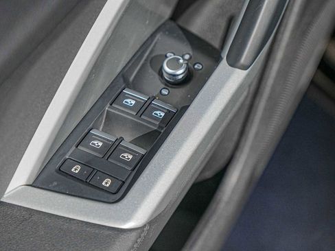 Used 2020 Audi Q3 2.0T Premium image 24