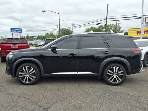 Used 2023 Nissan Pathfinder Platinum AWD/4WD image 7