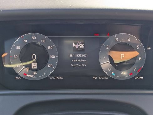 New 2026 Land Rover Range Rover Velar Dynamic SE AWD/4WD image 17
