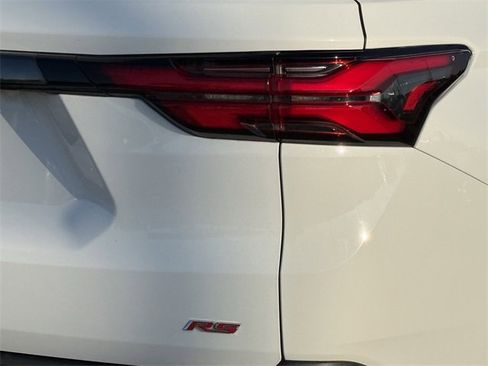 Used 2023 Chevrolet Traverse RS image 7