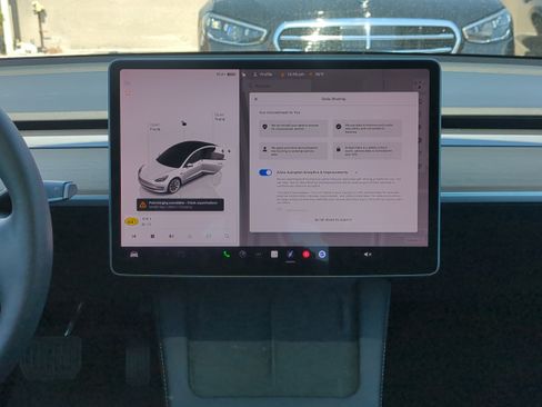 Used 2023 Tesla Model 3 Standard Range image 17