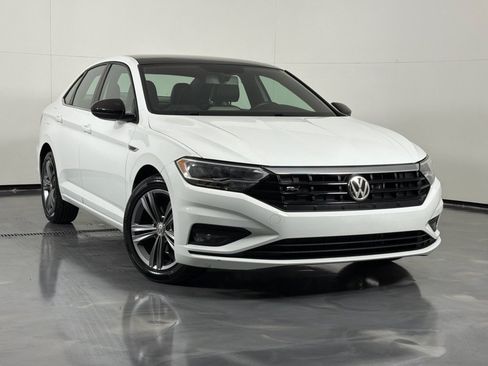 Used 2020 Volkswagen Jetta R-Line w/ R-Line Cold Weather Package FWD image 2