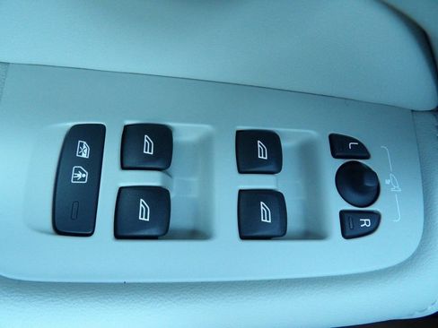 New 2026 Volvo XC60 B5 Ultra w/ Protection Package Premier image 9