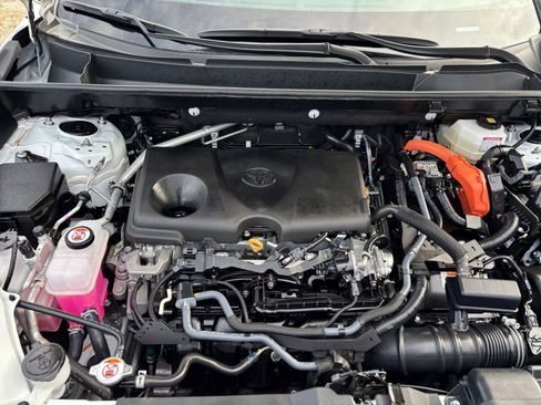 Used 2025 Toyota RAV4 LE image 31