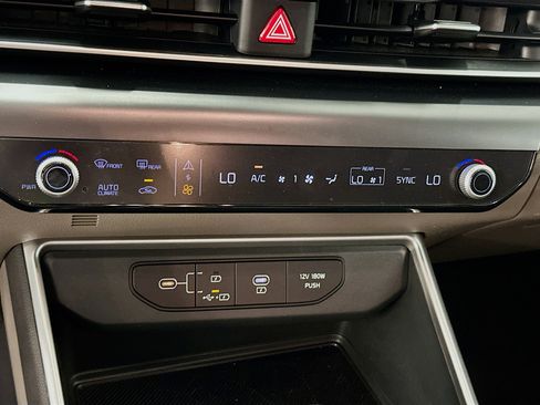 Used 2026 Kia Carnival FWD image 24